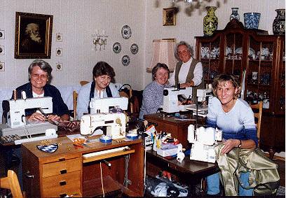 Unser Schneiderinnenteam bei der Arbeit!